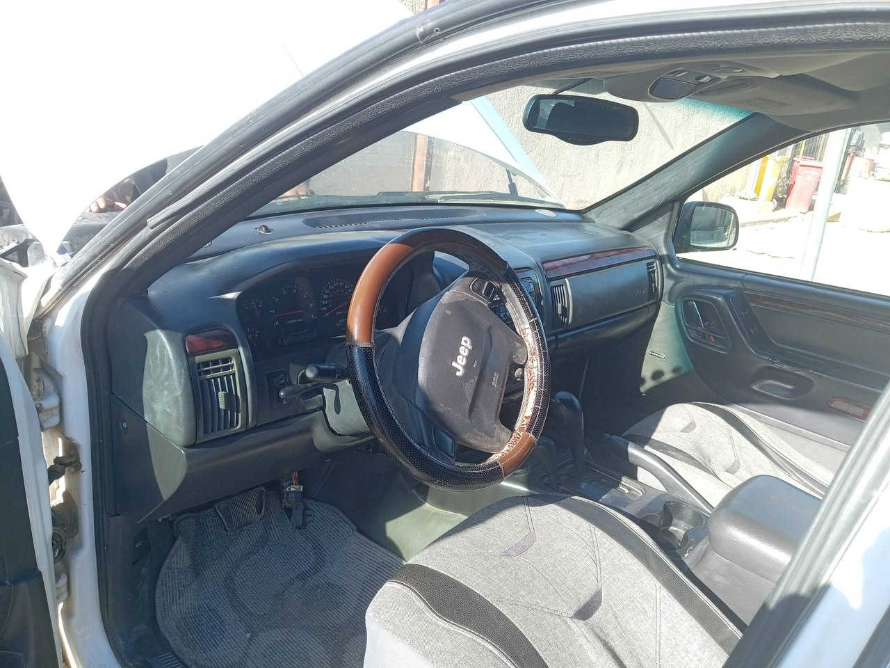 جيب شيروكي موديل 2000نفخ دبل اكسل سلندر
سعر63بي مجال
رقم موبايل ***********
