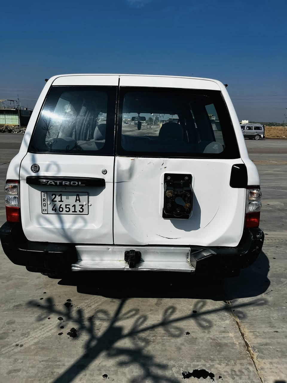 السلام عليكم نيسان باترول 2001 رقم سلمانيه. سنويه ال 30 محرك وكير وضع شركه تخم تاير صدر كله جديد. كير عادي سياره جديده كلش بيه بس بنيد رش والباقي مكفول المكان واسط الصويره السعر 96$ لاستفسار ***********
