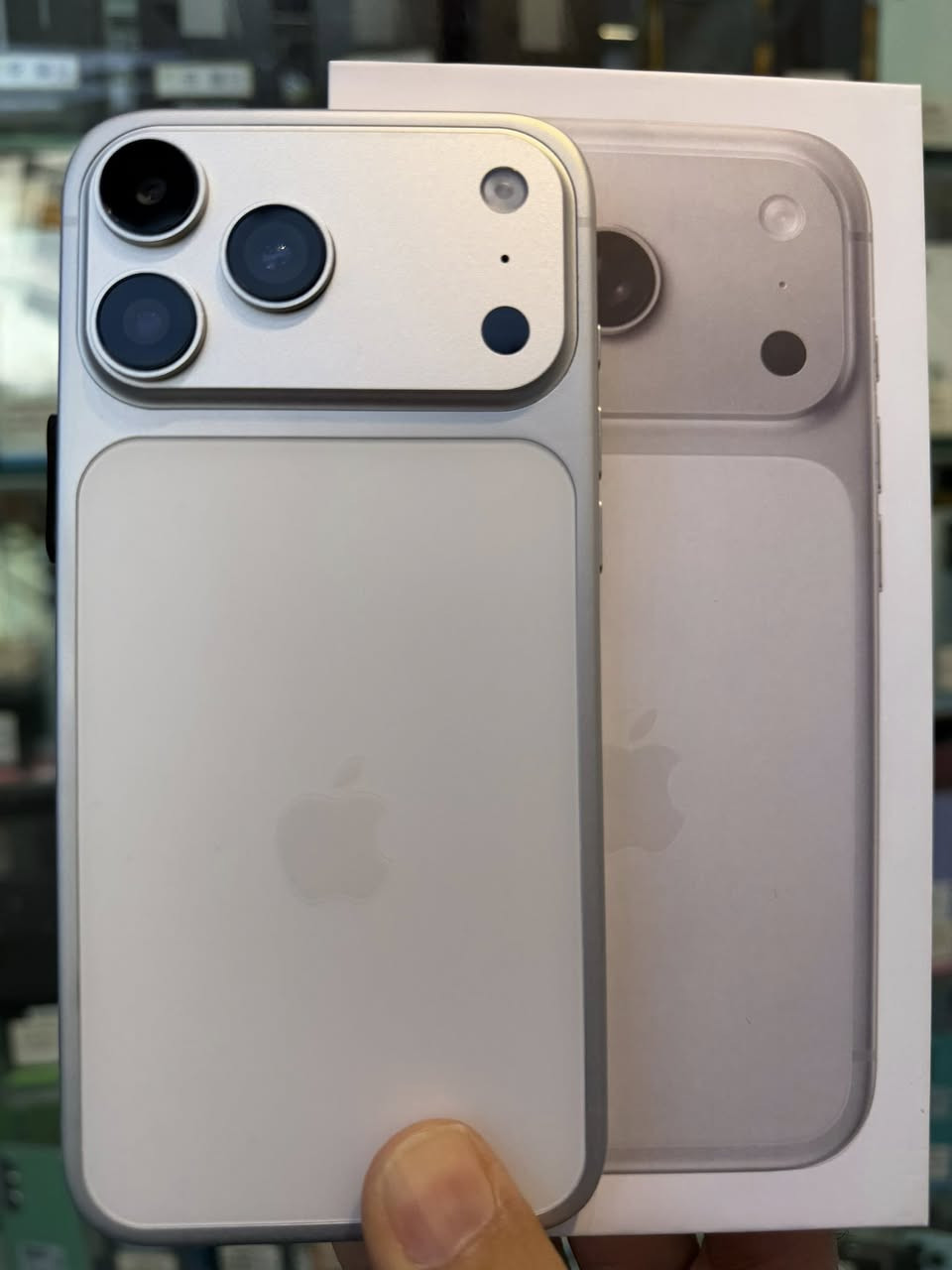 iPhone 17 Pro Max 

شكل مطابق ( كوبي صين )

بسعر مناسب جدا ( 140 الف )🔥🔥

توفر ب 3 الوان 🧡🤍💙

جمله - مفرد 👉

التوصيل متوفر لجميع المحافظات 💨🚕

للطلب والاستفسار ***********  📱📞

العنـــــوان 

واسط - كوت - المشروع - قرب ساحــه العامل 

أبوابنا مفتوحه من الساعه 8 صباحا إلى 11 مساء
