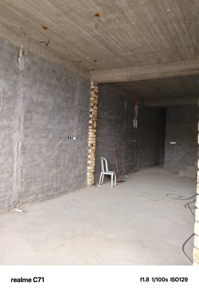 هيكل مسقف طابقين في حي الزهراء شارع الغسل المساحة 115 طابو زراعي
الواجها 5 نزال 23 الطابق الارضي يحتوي على استقبال مفتوحه على الصاله مع مطبخ وصحيات وغرفة نوم ام الطابق الاول يحتوي على غرفة نوم وصاله كبيره وصحيات مع سطحين يكون الدرج خارجي للسطح الثاني 
المشتمل بناء درجه اولى مثل ماموضح بالصور للاستفسار اكثر الاتصال بالرقم ***********
ابو ياسر /بيع شراء ايجار الدور والاراضي الطابو صرف والزراعي
