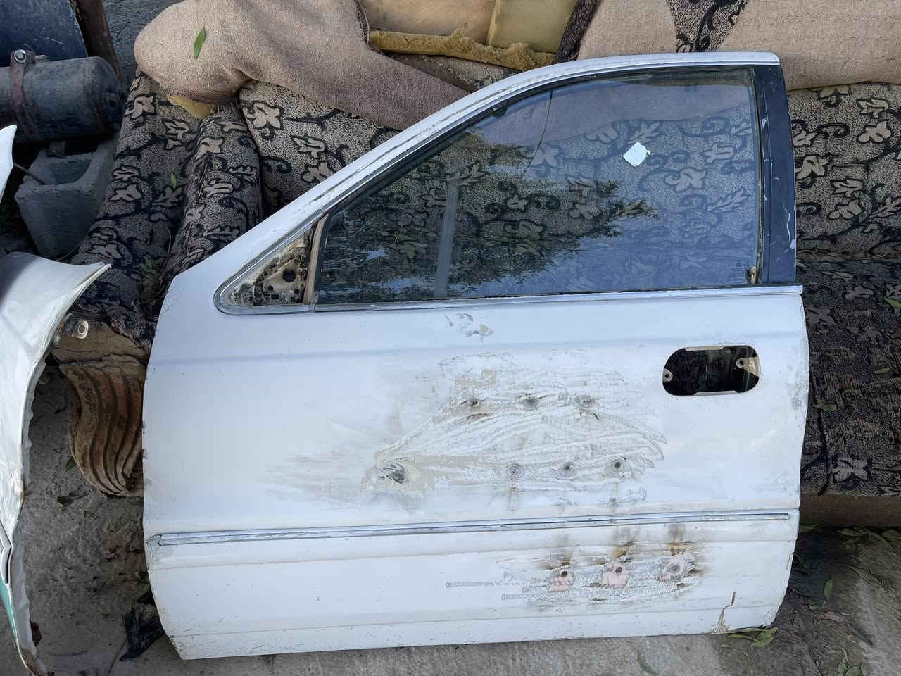 بوب عدد3وچامرلقات 2 وبنيد وسبايدرات عدد 2 مكانهن قرب تقاطع القدس ***********
