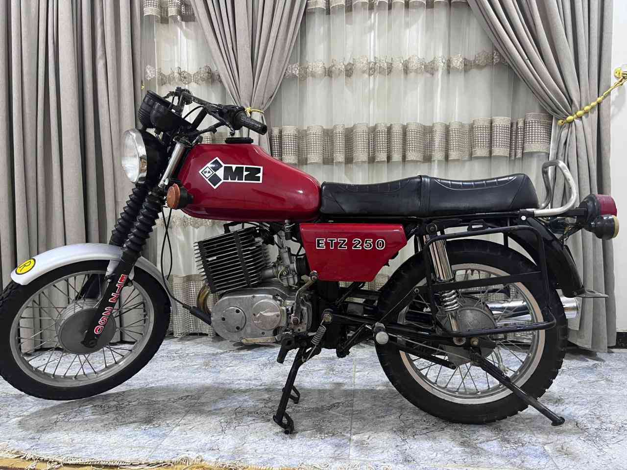 السلام عليكم دراجه للبيع ما ناقصها شي كصه 5كهربائيات شغاله دراجه خير من الله بيها لحيم صوبين مكان واسط عزيزيه السعر  مليون و400المكان واسط عزيزيه  ‭0783 358 6307‬
