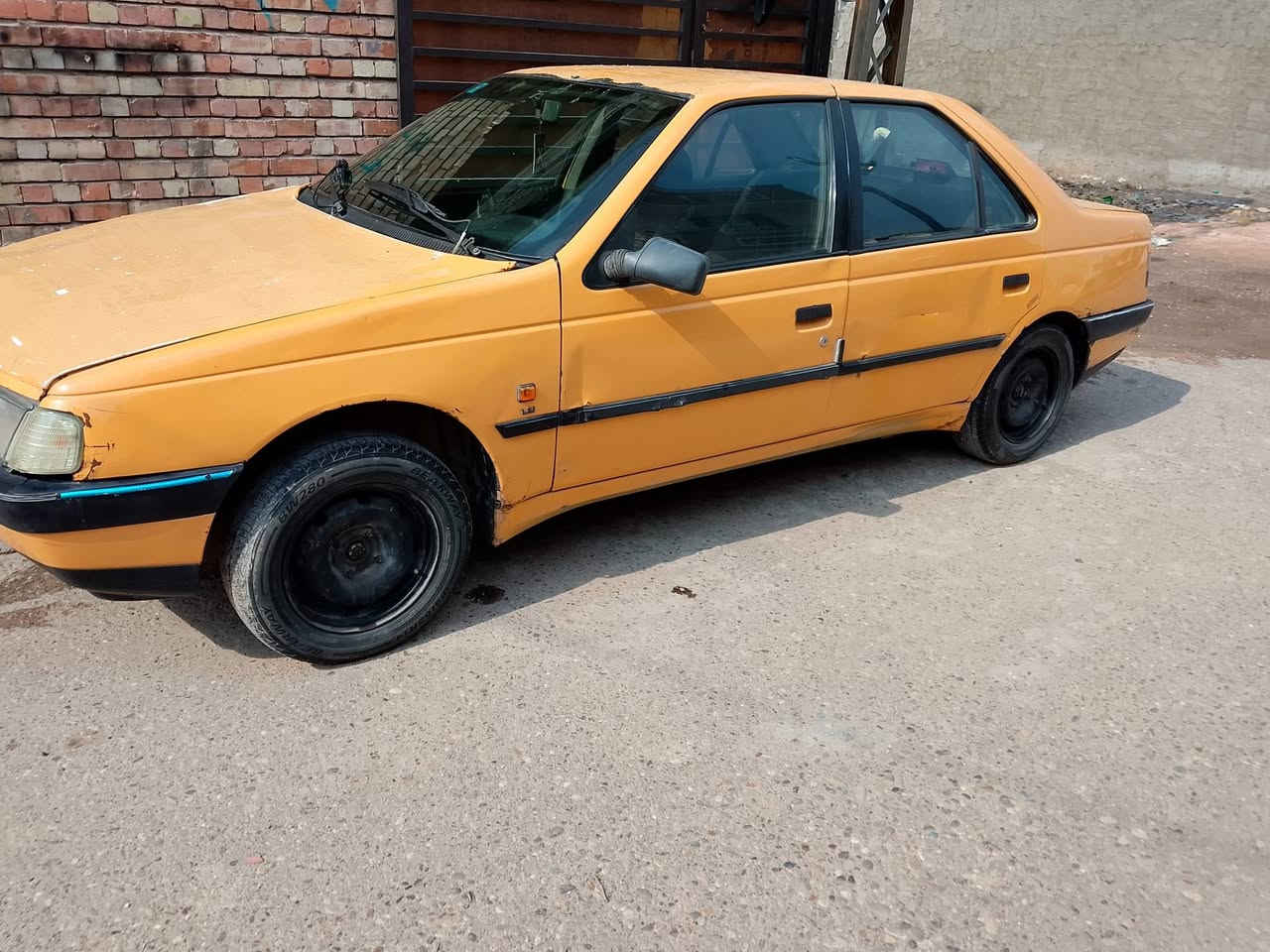 سلام عليكم
بيجو للبيع 405مديل2011سعر27وبيهه مجال قليل عنوان بغداد الدوره ***********
