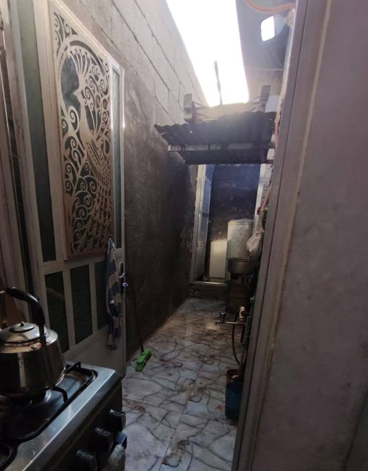 بيت للبيع مساحه 100 متر
بغداد الحميديه شارع الطاقه مدرسة المزايا قرب صيدليه القريه ثالث فرع عن صيدليه القريه.الطابق الأول مسلح 
غرفه+صاله+استقبال+صحيات خارجيه+منور
الطابق الثاني.صاله مسلح+غرفتين اعكاده.الصطح شتايكر 
***********
