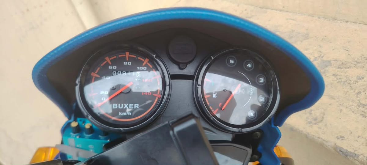 بوكسر شهرين مستخدم بشرط برغي مافاتح سعر مليون 75 فول نضيف الرقم ***********
