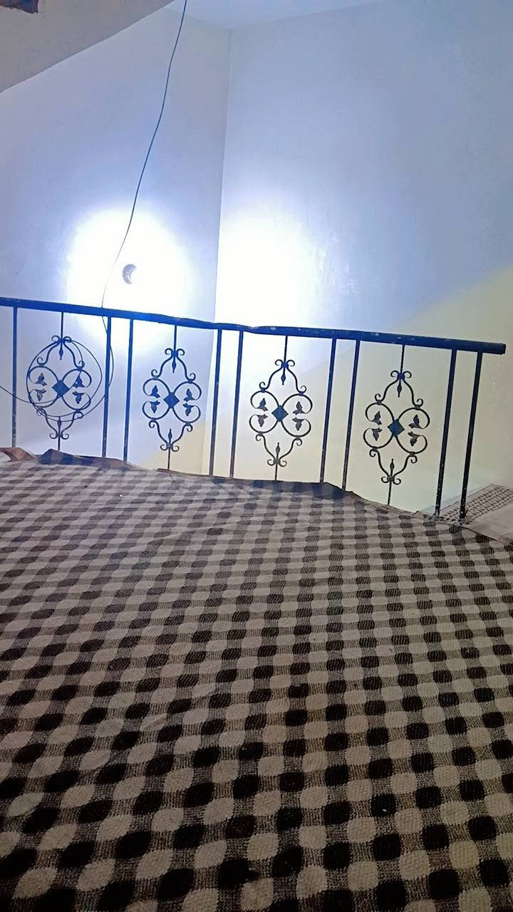 سلام عليكم
بيت للبيع طابو ملك مساحة 75 متر واقع حال 105
يحتوي على طابقين طابق الاول استقبال كبير وغرف نوم وصالة ومطبخ وصحيات وطابق الثاني غرفة نوم عدد 2 وصالة البيت كامل من كلشي ماعده أرضية طابق الثاني بعدهي ماكاملة
البيت ع شارع 20 وعلى تشجير وبي حديقة خارجية كبيرة
عنوان ابو غريب منطقة سيد ساجت قريب ع السريع
السعر 150 وبي مجال الاستفسار ***********
