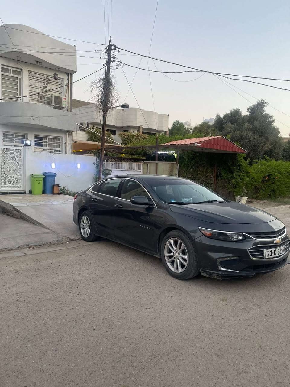 السلام عليكم ماليبو 2018  LT      السياره كلش حلو وجاهزه من كلشي جلد خمسه بصمه محرك جيد كير جدير  حداديه جديه شاشه كار بلي ملونه وارد كندي بانزين عادي كيجات كيلو متر مو ميل السياره بيه2  قطع  بابين  فقط بدون دواخل تبريد ثلج رقم سليمانيه  بسمي *********** السعر 105. بيه مجال
