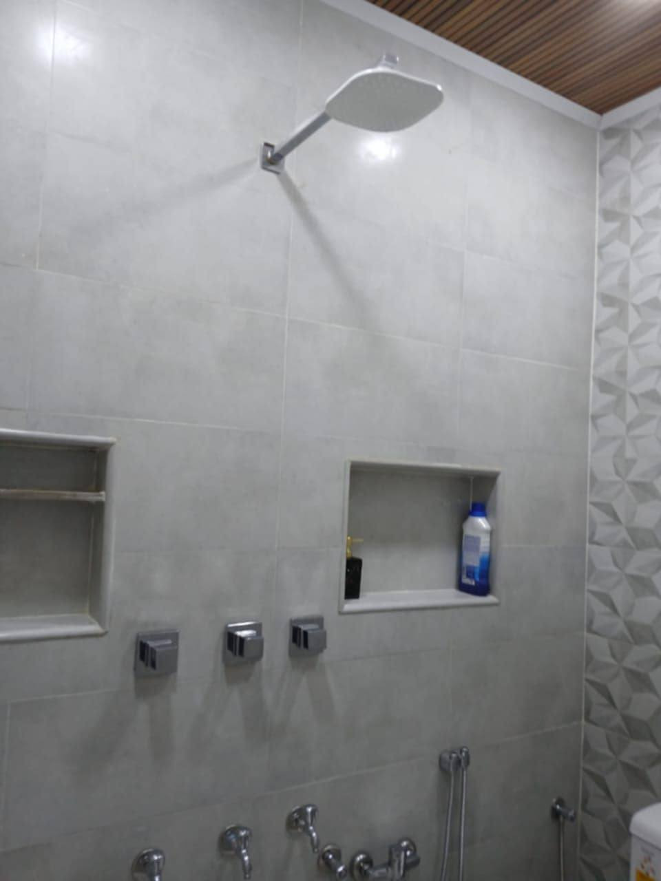 السلام عليكم
دار للبيع طابو زراعي صرف
سند ٢٥
حلة حي الزهراء شارع الخدمي
شارع ١٧ قرب الزيتون
طابقين بناء حديث ٣غرف نوم ٣مجمعات صحية هول وصاله ومطبخ وكيلدور
خدمات ماء كهرباء مجاري
واجهة 7 م
للاستفسار***********
***********
*********** ابواحمد لبيع وشراء العقارات في بابل مكتب الفيحاء نادرالاولى قرب آسواق الجمل ملاحضة نستقبل جميع عروض البيع والشراء والايجار الرهن
