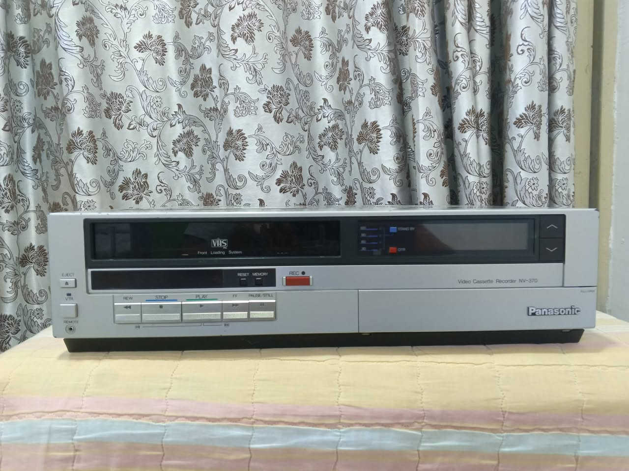 السلام عليكم ورحمه الله وبركاته جبنالكم تحفه فنيه احلا فديو بنسونيك مل اسواق الحره الفديو بعدو جديد بس عاطل كلو ما يشتغل  كامل ما بي اي نقص أو عيب للبيع السعر خاص مكاني موصل يوجد توصيل جميع محافظات العراق وا هذا رقمي للتواصل ***********
