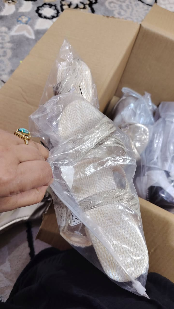 السلام عليكم احذيه جديده  الواحد ع   ٣. بلاش


**إذا كنت صاحب هذا الإعلان وتريد حذفه لأي سبب، رجاءا أرسل رسالة إلى الدعم الفني**