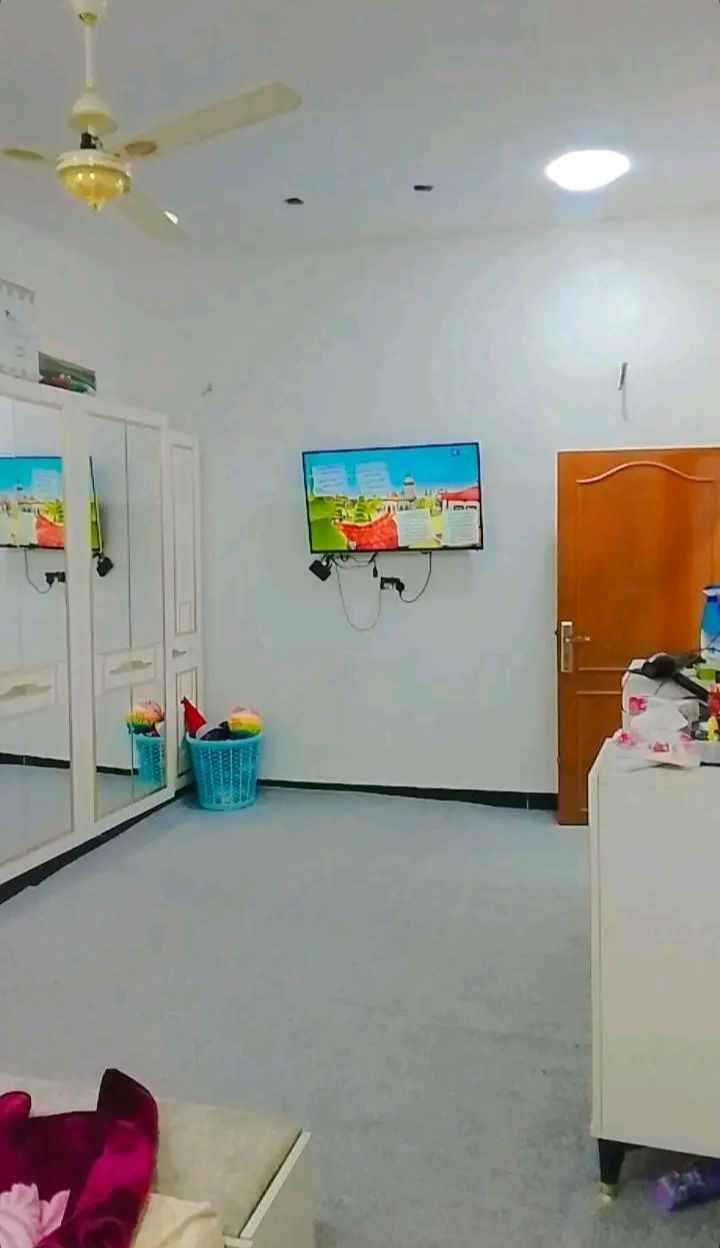 السلام عليكم 
بيت للبيع 100 متر ركن عالي عن الشارع طابو زراعي قريب الشارع 
يتكون من غرفه -صاله - مطبخ بناء بلوك سقف صب اساس حجر 
العنوان شارع المعمل مقابيل اسواق حسين الرماحي 

للاستفسار *********** النجف, العراق
