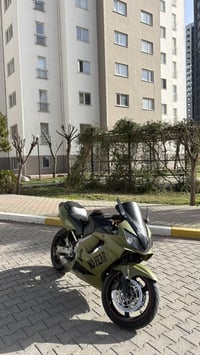 F4 2004 للبيع محرك 600  للتفاصيل 07757572007