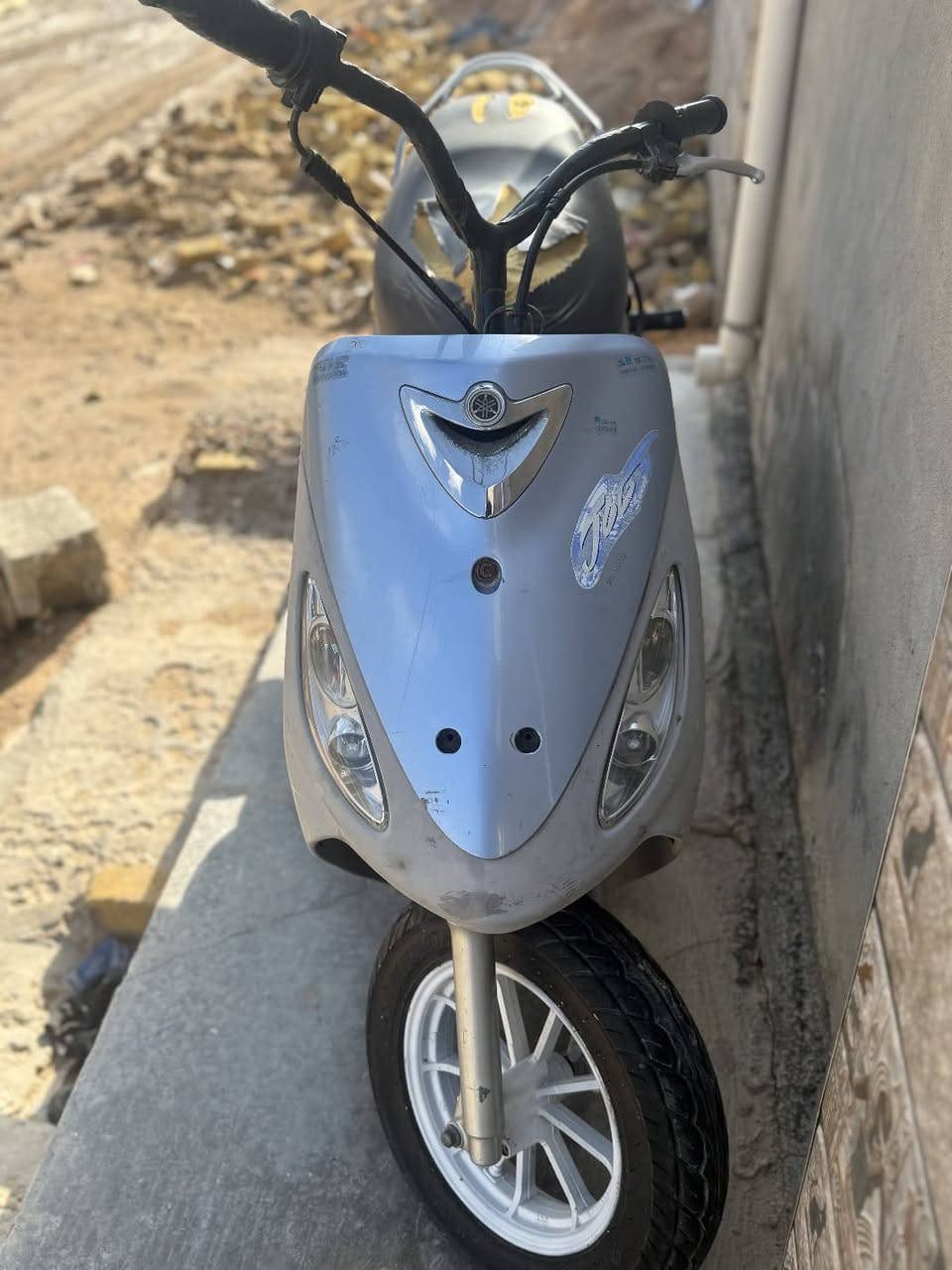 سلام عليكم دراجه للبيع غراضهاا كلهاا موجودة 
دراجه حاويه جديده وما طالعه مكفولة مامفتوح بيهه برغي 
السععر 700وبيهاا مجال قليل ‏‪ 0787 204 2207‬‏رقمي
