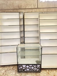 خمس فاترينات جديدة للبيع مع لوكر 07709384005