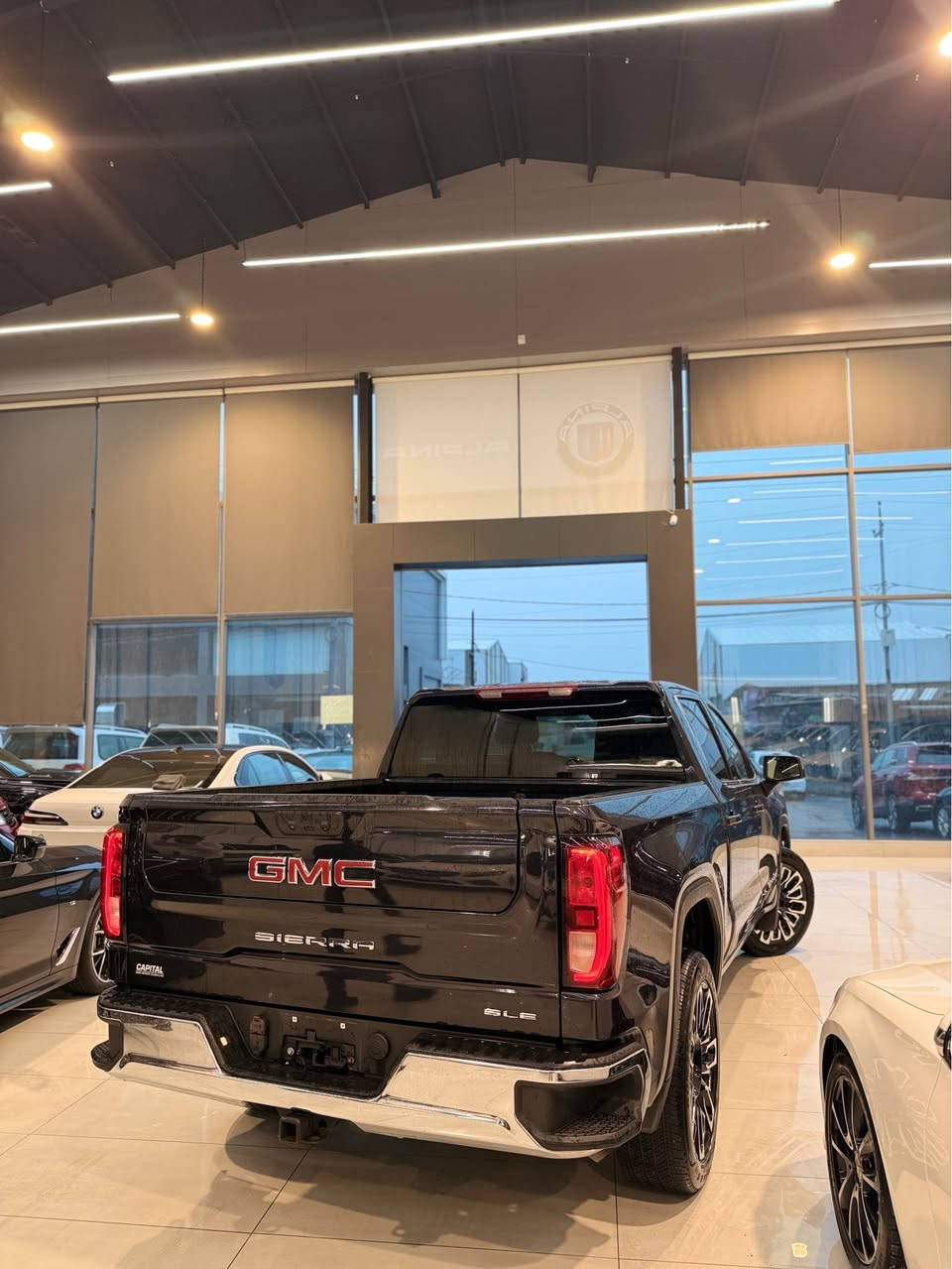 وارد امريكى موصفات SLE داخله ابراهيم خليل سياره كلين تايتل داخل و بيها قطعتين كلير باب خلفي سايق و جاملغ خلفي سكن بدون دواخل بدون ايرباك نهايي جديده سياره 
لون / نيلي غامق ميتالك 
ماشيه/ ٣٠ ميل فقط 
سياره جاهزه بدون سيرفز باقي كلها بشرط 
محرك 2.7لتر 4 سلندر تيربوو كشنات كهرباي رادار امامي و شاشه كبير و باب خلفي فتحتين سياره شغال و كشنات تدفئه
نتواجد فقط واتس اپ
*********** اربيل معرض البينا شارع ٤٠ أربيل, العراق
