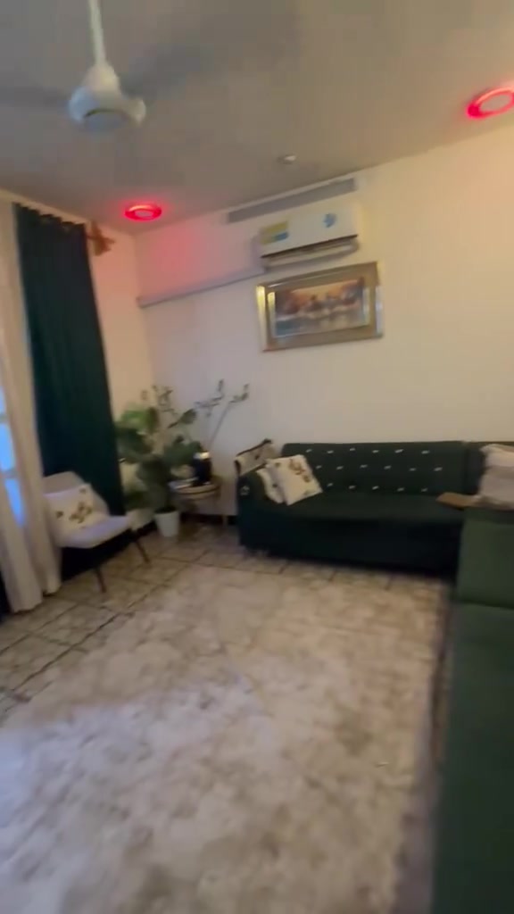 دار للبيع زراعي الشعب مقابل محطه سما بغداد مساحته ٥٠ م
غرفتين الطابق العلوي
هول ومطبخ وصحيات الطابق الاول 
الثالث بيتونه 
سعره ٩٥ مليون 
للاستفسار الاتصال 
***********
