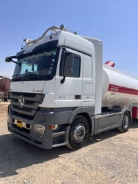 موديل ٢٠١١ • حجم ١٨٤٤ • شاحنة ثلاجة