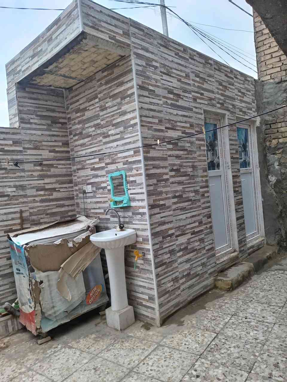 السلام عليكم
بيت البيع طابو صرفي الموقع السنيه حي الزهراء قرب روضة السلام

المساحه١٧٠ متر

يتكون من استقبال٧× ثلاثه ونصف

مجمع صيحات خارجي +حمام داخلي

يتكون من 

مطبخ٤×٣

صاله٦×٣

تكون من غرفتين

الاوله ٥×٣/٥٠٠

الثانيه ٥×٣/٥٠٠

+غرف واحد فوق 

اضافه ترك

ضافه الاستفسار و الاتصال على هذا الرقم ***********
