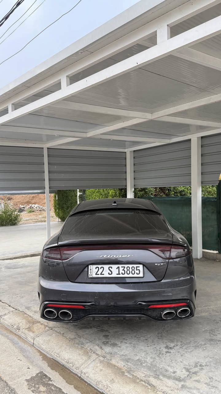 للبيع كيا ستنكر 2022
عليها إضافات:
 • شوتة K&N
 • جسر توازن BMS
 • برمجة بوب كورن (طلقات)
 • تفريغ (الدبات موجودة)
 • برمجة Stage 1 Plus لزيادة القوة وتحسين الاستجابة

⸻

المواصفات:
 • صندوق خلفي كهرباء
 • مرايات جانبية كهرباء + تسخين وضم
 • تحكم كامل من السكان + شيفترات
 • نظام صوت Harman Kardon (15 سبيكر)
 • إضاءة داخلية Ambient
 • تبريد وتدفئة للكوشات
 • Auto Park
 • حساسات أمامية وخلفية
 • رادار أمامي + خلفي + جانبي
 • كاميرات 360°
 • أنوار LED أمامية وخلفية
 • كير 8 نمر + وضعيات قيادة (Sport / Comfort / Smart / عادي)
 • محرك 3.3 Twin Turbo V6
 • القوة التقريبية بعد الإضافات والبرمجة: 420 + حصان
 • دفع خلفي

⸻

الحالة:
 • بيها قطعة صبغ
 • صورة الحادث والسونار موجودات داخل المنشور

⸻

📍 الموقع: أربيل
📞 التواصل (واتساب): ***********
💰 السعر: 220 وقابل للمجال البسيط
🔢 رقم الشاصي (VIN): KNAE55LCXN6099860
