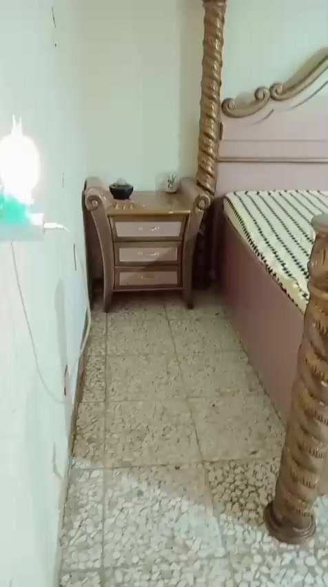 السلام عليكم ورحمة الله    
اخوتي والله محتاج  هاي الغرفه قبل شهر اخذته بمليون و400    وهسه محتاج ومتضرر وريد ابيعه بيعه مستعجله ضرف ابني بين الحياة والموت  ورايده ب700 وبيه مجال.هذا رقمي للاتصال ***********
*********** وهذا فقط واتساب
