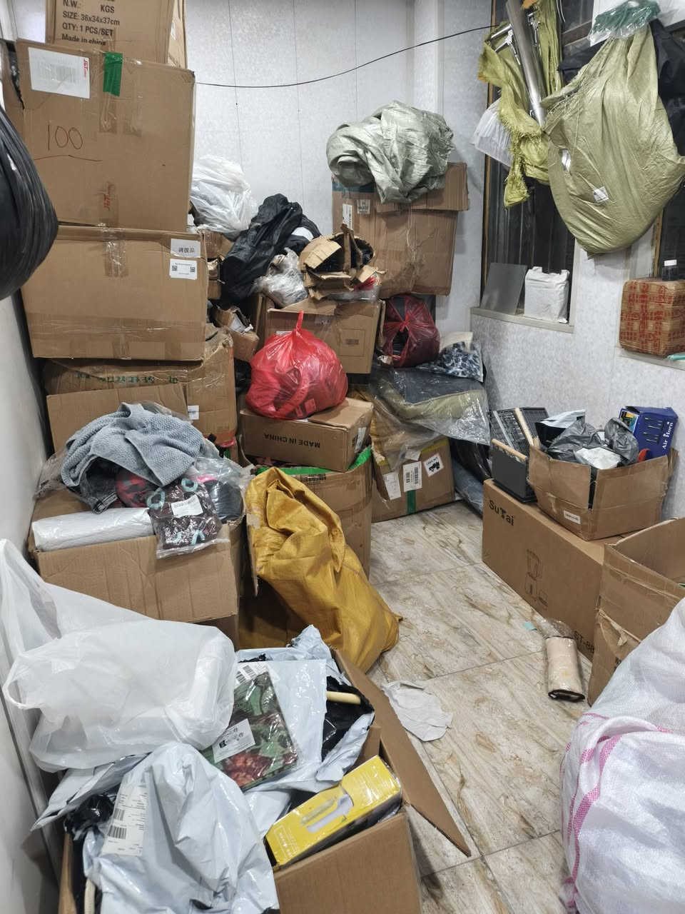 السلام عليكم غراض محل كامل للبيع مكس Dhl الكتروني منزلي ملابس شلعة او كيلو ‏‪***********‬‏ بغداد
