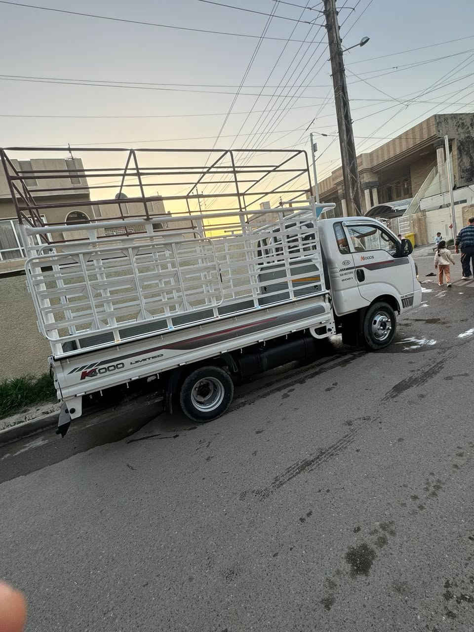 كيا بنكو فحل موديل ٢٠٢٤ ماشية ١٠٠،٠٠٠ رقم بغداد الجديد سيارة نضيفة بس بيها شبر بارد جوة التكمة سيارة تترحملي عليها السعر (١٦٥) و بيها مجال بسيط للاستفسار ***********
