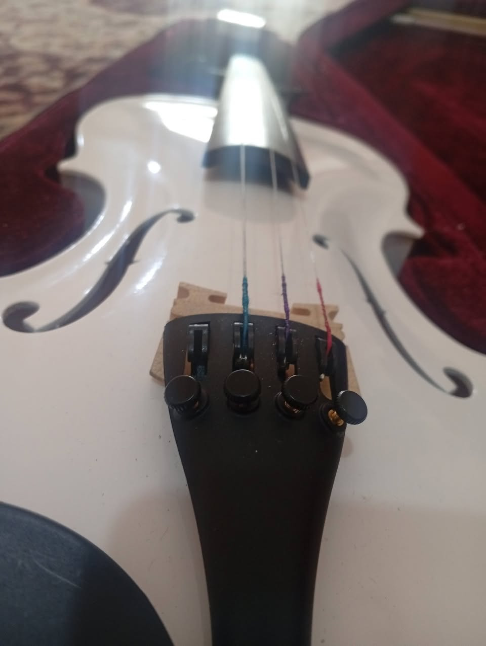 @اشارة من رخصة الادمن سلام عليكم حبايب عندي كمان نوع صيني جديد ماصارلة 4ايام من اخذتة بسعر65وحاليا اريدة 40لاسباب +مثل ماتلاحضون وتر المتين مقطوع بسبب الاطفال ويا كلشي مثل ما موضح بصورة *********** مكاني كربلاء
