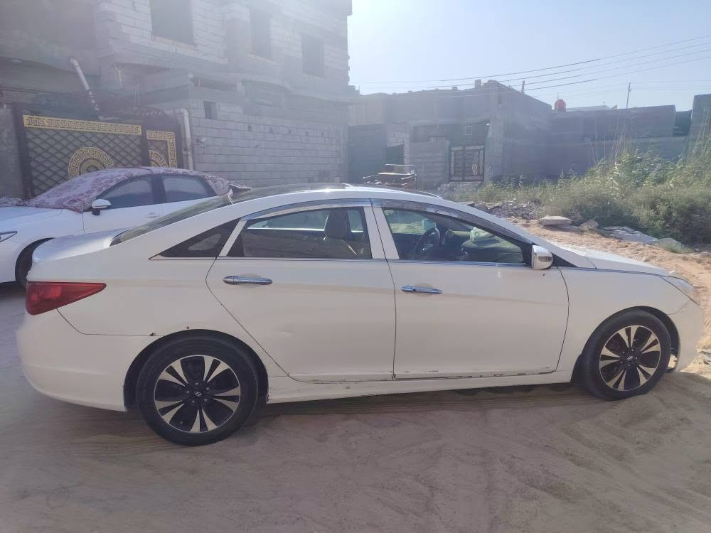 السلام عليكم سوناتا للبيع مديل11 كفاله من الحادث وضربا فقط صبغ حزام كلير فول مواصفات كامله من كلشي مكينه جديده هيه وتفرعاتها قبل سنه شادها لا تنقيص ولا تبخير مكينه دوش خليجي سياره  كامله من كلشي بيها كم نقص بصيطات شراي يتصل لو يراسل ع رقم *********** وانه بخدمته 
سعر 100 وبيها مجال قليل البصرة, العراق
