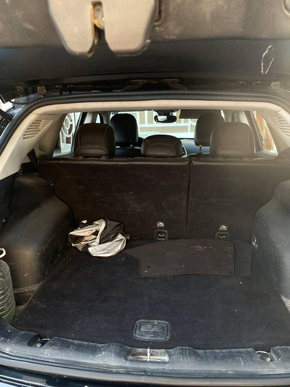 السلام عليكم
للبيع او للمراوس بسعر أقل  جيب كومباس 2018
▫️ اللون: أسود
▫️ الرقم: ديوانية – إنكليزي جديد
▫️ المعاملة: باسمي / مشروع وطني
▫️ المحرك: 2400
▫️ السيارة: حلوة ونظيفة

🔧 الملاحظات بكل وضوح:
بچم كبس خفيف
ضربة سابقة بالجاملغ الخلفي بأمريكا،
مصلّح الجاملغ، بيه جراد بسيط فقط

💰 السعر: 132$ قابل للتفاوض 

📞 للاستفسار:
***********
