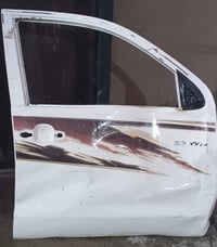 باب ايمن امامي  تويوتا هايلوكس ٢٠٠٨ بلادي للبيع  ضربة خفيفة يرجع عالبا...