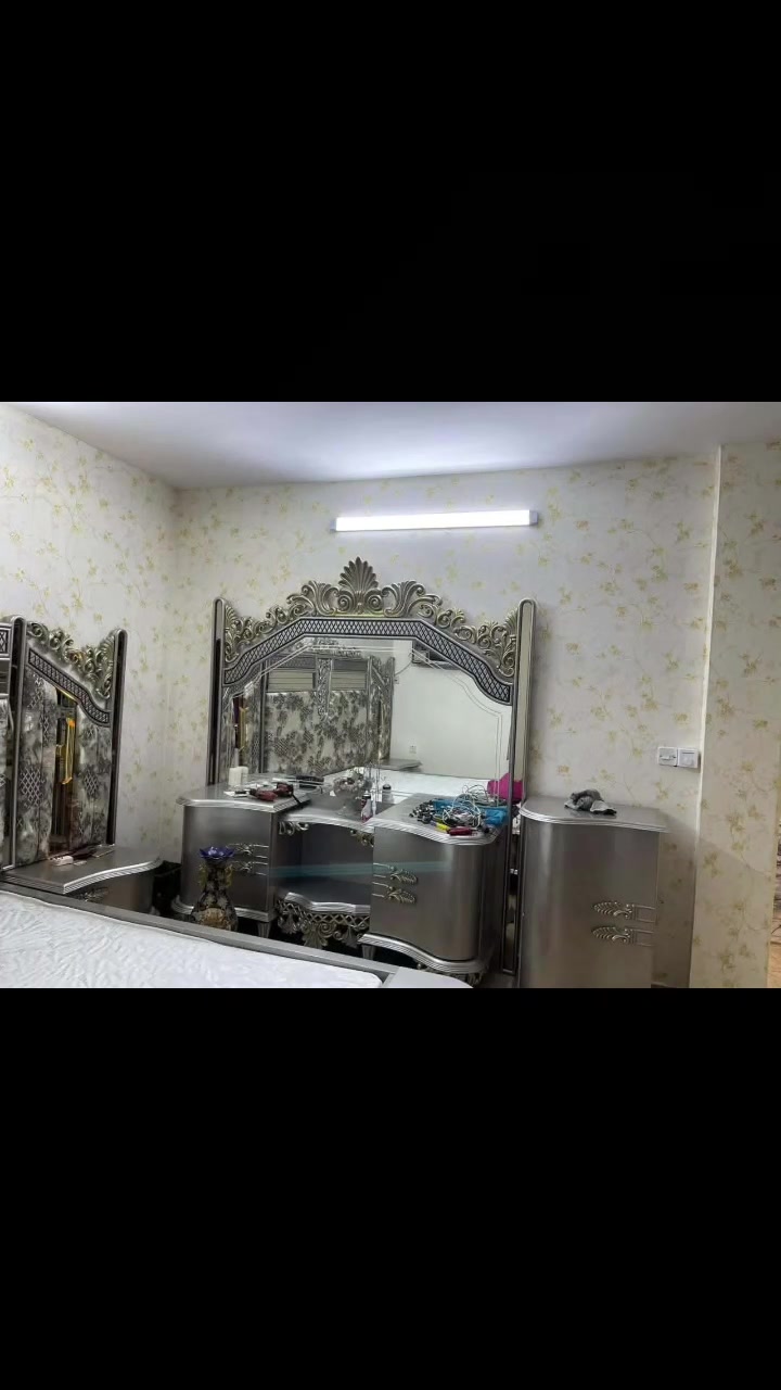 غرفة نوم ملكي تركي 🇹🇷
9 قطع ماركة عالمية 
نضافة 90 💯 صبغ حراري 
خشب ثقيل سجج هايدروليگ 
شفط يده حديد ذهبي برغي وجوي حديد شازلون كلاسگ 
بسعر مليون و 600 مع شد ونقل مجاني 😍داخل بغداد 🧑‍🔧🚚محافضات اجور نقل رمزيه 💥


**إذا كنت صاحب هذا الإعلان وتريد حذفه لأي سبب، رجاءا أرسل رسالة إلى الدعم الفني**
