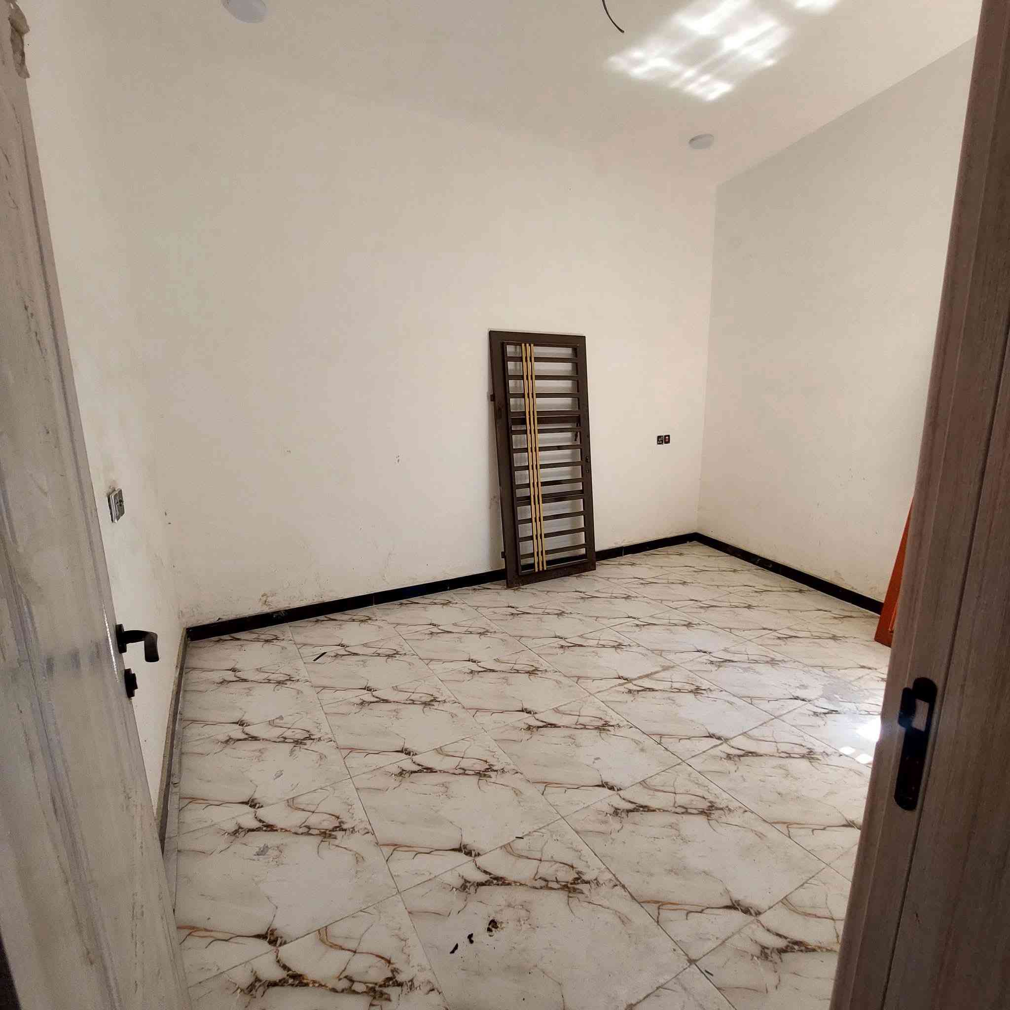 يا الله بيت للبيع١٠٠متر   مربع زراعي سند ٢٥
ملاحظه عنوان البيت الديوانية (حي الامين شارع التنانير )
٣غرف نوم 
صاله 
وبراني 
ومطبخ 
صحيات خارجيه وداخليه 

مسلح ارظيه وسقف
بناء طابوك كامل 
غير مسكون 
المنطقه خدمات كامله تبليط  مجاري
مدارس 
#الاستفسار[مراجعه مكتب حسين فليح للعقار ]
اوالاتصال واتس ***********
***********
