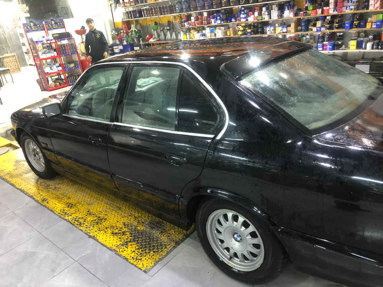 بي ام دبليو حجم 530 مكينه 525 موديل 1993 
كير مكينه تبريد تدفئه بشرط مكفوله من الحادث 
فول مواصفات عده سلايت 
 شاشه ايباد بجم عريض غرفه جلد اوف وايت 
تخم تاير جديد صدر جديد 
رقم أربيل شرط التحويل 
مكان السياره أربيل 
***********
