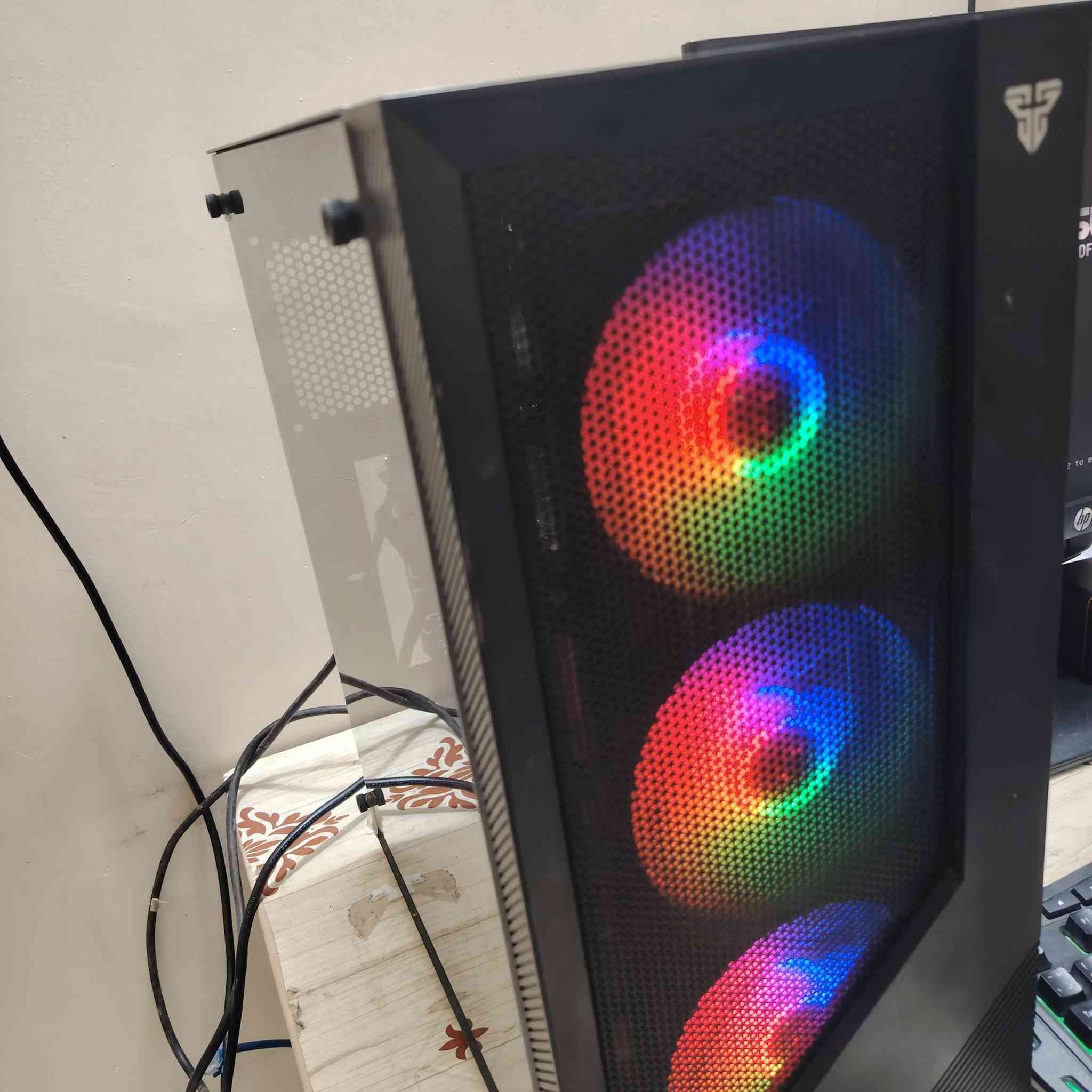 تجيمعة كيس + ماوس + كيبورد + يو بي اس
الموصفات
كارت شاشة GTX 1650 شركة GIGABYTE
المعالج i5 9400f
المذربود azuz H310M K
الرامات 16gb
الهارد الاول ssd 128 للنظام
الهارد ثاني hhd 1tb للالعاب والملفات
حاسبه نظيفة وشتغل كل الالعاب بدقه حلوه
مكاني بغداد جميلة الاولى
رقم الهاتف واتس اب *********** 
السعر 430
