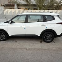 تحيه طيبه كيا كارينز 2023  7 راكب  رقم بغداد انگليزي باسمي  وارد خليجي...