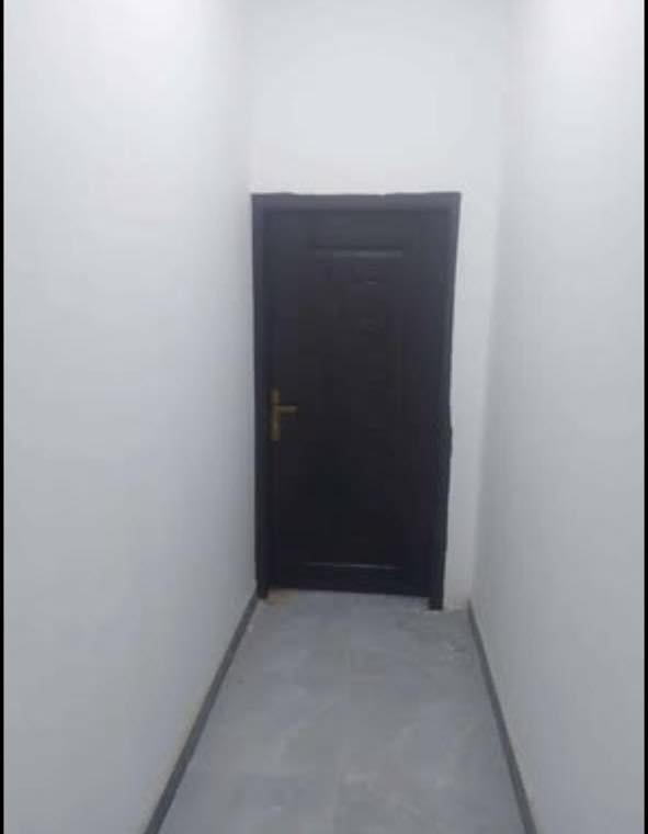 بيت بناء جديد للاجار طابق ارضي في منطقة مهيجران
يحتوي على غرفتين منام + مطبخ +ديوان +كليدورات ثنين+مناور ثنين البيت مجهز للسكن من كل شئ خزان ماء اساله وخزان ماء حلو وماطور تصعيد ماي مع بوستر واضويه وكيزر
المؤجر يفرش ويكعد
سعر الايجار 450 وقابل للتفاوض
* يبعد عن شارع ابي الخصيب الداخلي دقيقة ب سيارة ايضاً جميع الخدمات يمها من مستوصف ومطعم ومخبز وفرن و مدراس وجامع وحسينيه للاستفسار ***********
