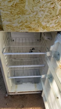 ثلاجات للبيع وحده نقص غاز والثانيه ماطور  مع طباخ غاز  للاتصال 0782852...