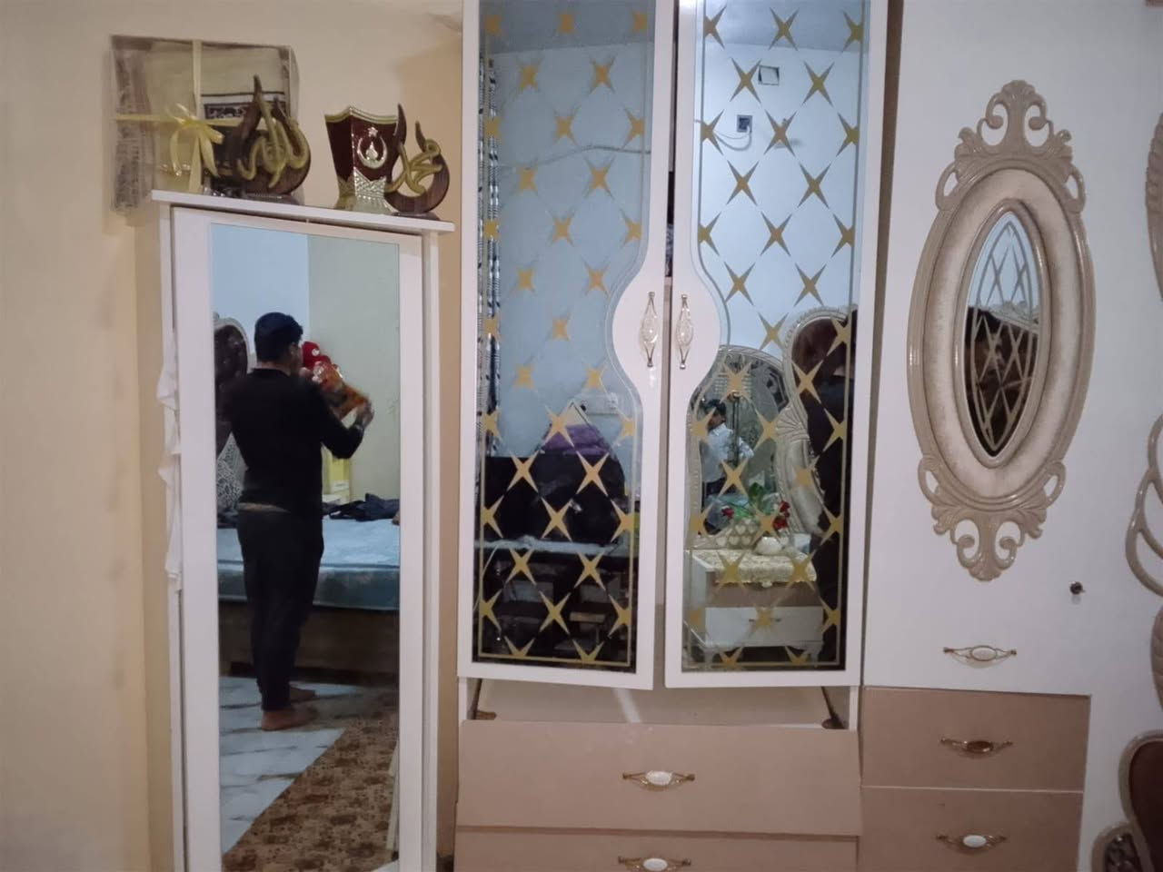 سلام عليكم هاي الغرفه للبيع سعر 650 وبيها مجال مكان فلوجه رقم الجهاز *********** /*********** بي واتساب
