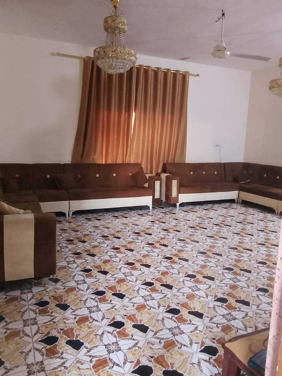 للبيـــع 
بيت للبيع  في حي الرساله قرب مدرسه الخليل مساحه 420م طابقين بناء قبل الأحداث الأخيرة ركن على شارع 12وشارع فرعي 8م يحتوي على 5غرف نوم واستقبال وصاله ومطبخ وحديقة كبيره وكراج سيارات الأرضية كاشي 
السعر 245مليون وبي مجال مسحوب على المصرف العقاري باقي تسديد 83مليون للمصرف 

‭0786 959 8192‬
