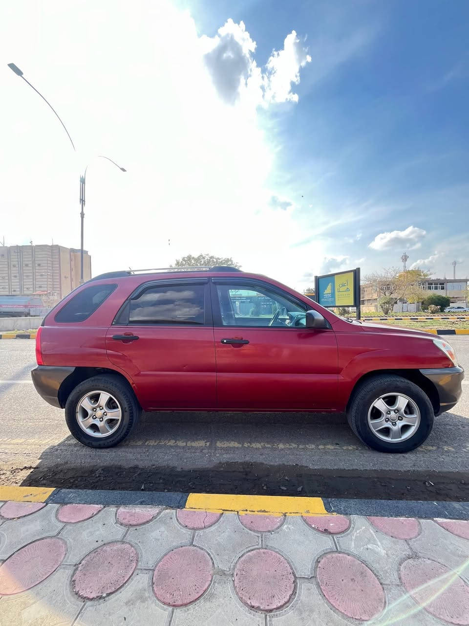 🚗 كيا سبورتاج 2007 وارد أمريكي كلين
✅ محرك 2000 
✅ أوتوماتيك
✅ دفع أمامي
✅ بدون حادث أو صبغ
✅ ممشى 205 ألف ميل
✅ رقم صلاح الدين خصوصي
✅ تكييف ممتاز ومحرك وقير بحالة جيدة
✅ جاهزة للسفر والاستخدام
💵 المطلوب 120 ورقة قابل للتفاوض بعد المعاينة
الاتصال ***********

