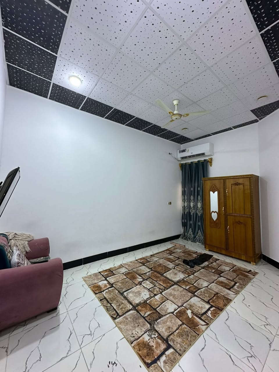 اسعد الله اوقاتكم بكل خير ⁉️
دار للبيع ❤️‍🔥
مساحه /245متر 
جنس العقاري :طابو مالك  زراعي باسم عراقي سند 25 وكاله ونصخ من الطابو وكاتبه من المالك مباشر 
العنوان / البصره ابو الخصيب منطقه النزيله  
يحتوي / غرفتين 2 منام 
وديوان و صاله و وطبخ 
وصحيات داخليه و خارجيه 
جميع الخدمات متوفره ماء كهرباء مدراس نت كلشي قريب 
السعر /85 مليون وقابل للتفاوض 
هاتف ***********
