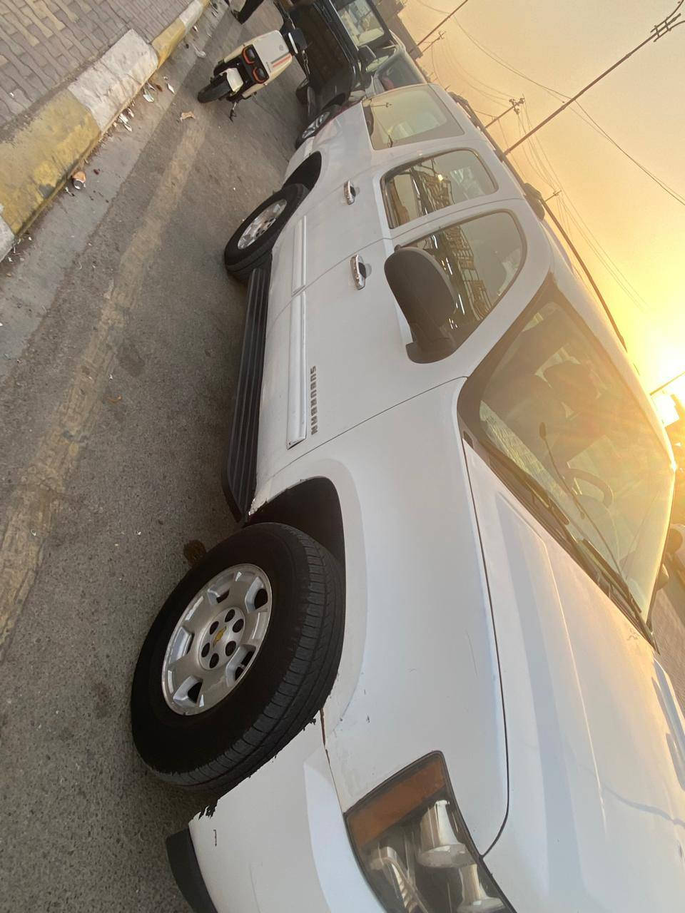 سلام عليكم 
شوفر ليت طويله أجره للبيع 
موديل 2010 خليجي كفاله عامه. 
السياره جاهزه بسمي  رقم بغداد هزه نهايه 30
السياره معروضه ب١٣٨ وبيه مجال حك الجيه 
مكان السياره واسط. بدره. 
اتصال ***********
