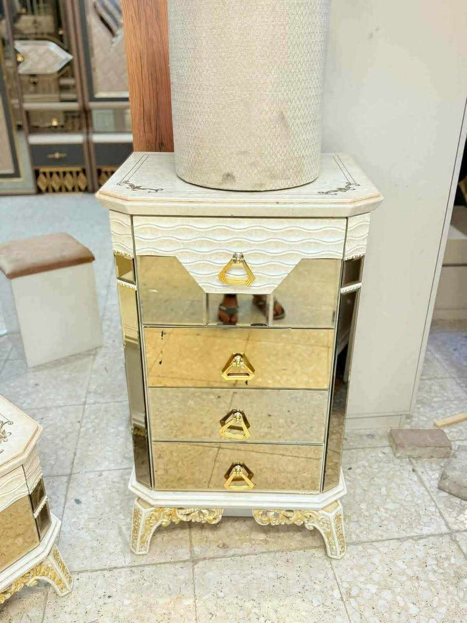 ✨ غرفة تركيه🇹🇷  اصليه ماركه 9 قطع 
 نظام  أبواب دزاين مختلف 
سرير مخزن عملي
جام برونزي اناره شغاله 💥
 ضهر بلوك
 قماش وتر بروف أصلي
✨ نظافة 90/💯
السعر  / مليون و550
شد ونقل مجاني داخل بغداد
 توصيل للمحافظات بأسعار رمزية


**إذا كنت صاحب هذا الإعلان وتريد حذفه لأي سبب، رجاءا أرسل رسالة إلى الدعم الفني**