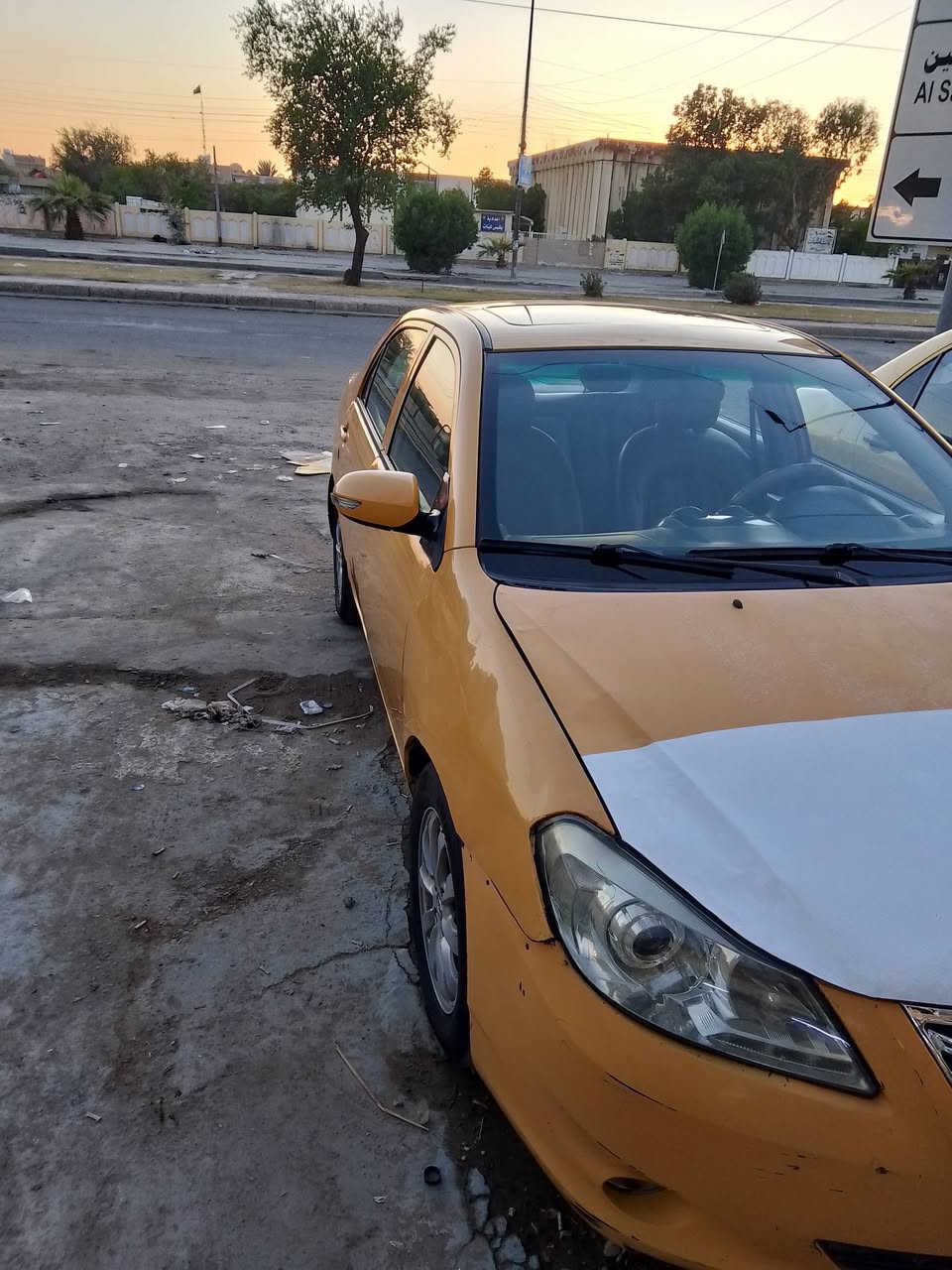 السلام عليكم للبيع بي واي دي جي ثري 2016 رقم بغداد مكاني بغداد البلديات بيهه بيه ضربه بلبنيد و جاملغ الخلفي وبيه النمره الثانية مال كير مرات يبوش سيارة حلوة السعر 50 ورقة وبيه مجال حك الجيه / ***********
