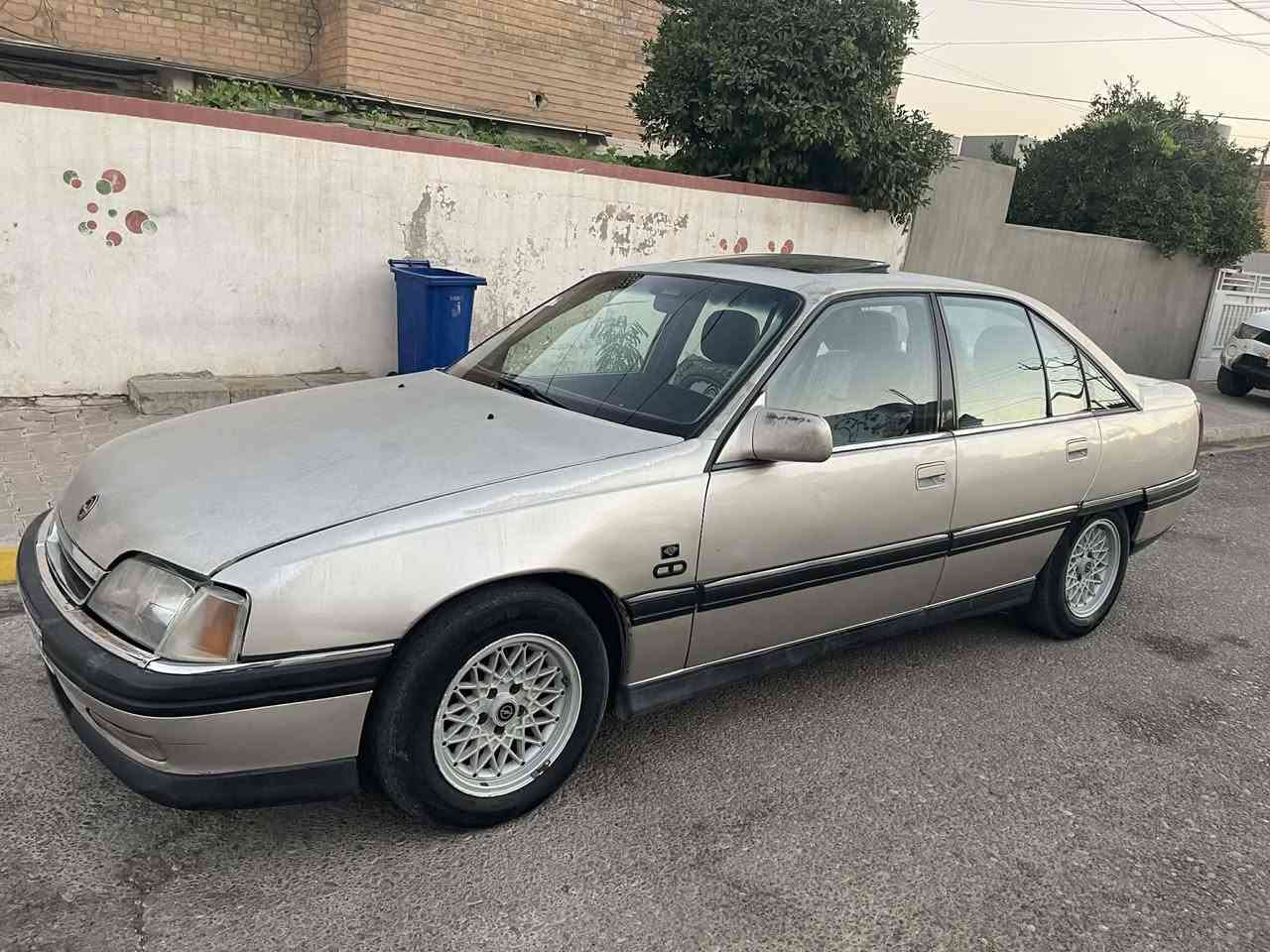 اوميگا موديل 93تبريد
شرط كير محرك بدون ضربه بدون صبغ 

مكينه ٢٠ نقص برغي مابيها مال بيت 

سنويه هزه جديد دفتر بانزين بيها 

السعر 42وبيها مجال مكلف بلنشر 

***********

