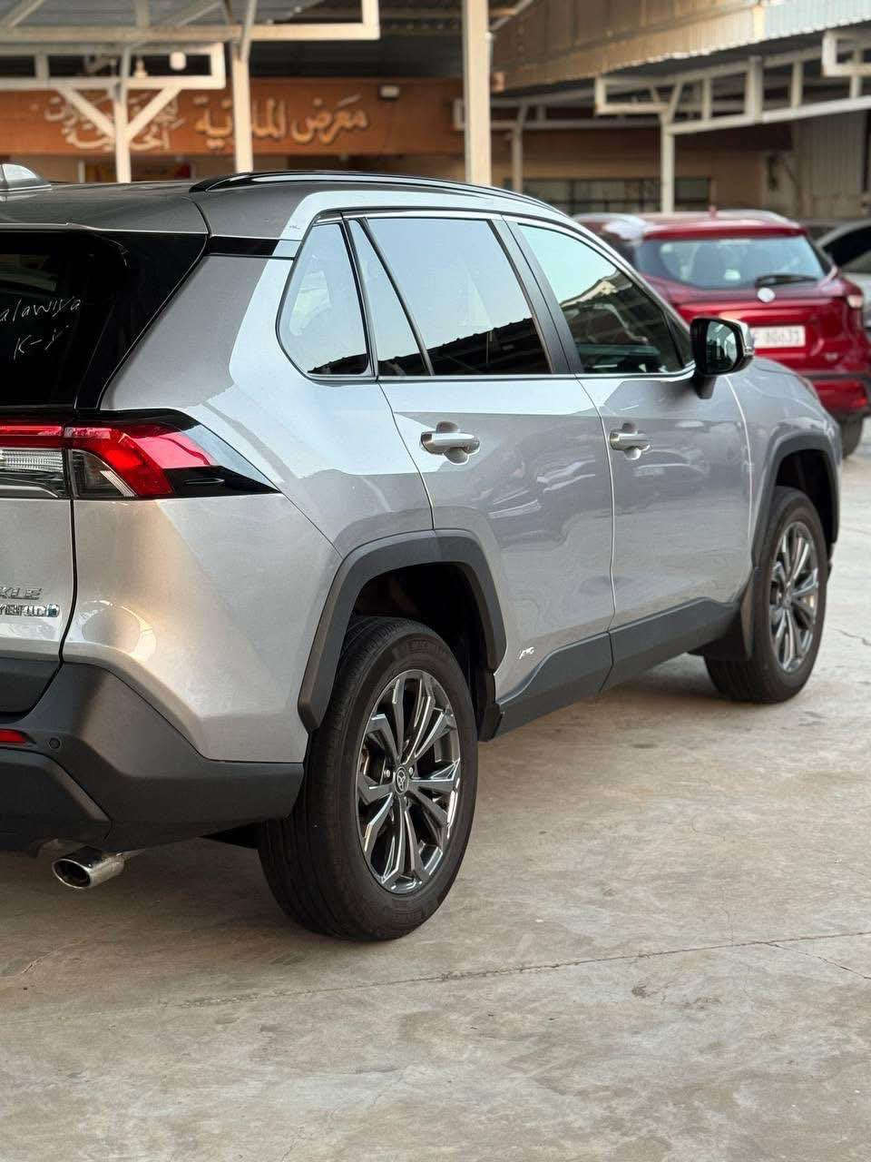 🔷اللهم صلي على سيدنا محمد واله وصحبه 
وسلم

#تويوتا_راف_فور_XLE _لمتد  هجين

الموديل 2023

سعر السعر 26000$

نظام هايبرد بانزين وكهرباء

مواصفات

داخل جلد بلادي
فتحه سقف
خزن كراسي
كراسي كهربائي 
ستيرن تدفئه
بصمه تشغيل
تشغيل عنا بعد
بصمات ابواب
باب صندوق كهربائي 
 شاشه كبيره
تحكم ستيرن
رادار امامي
رادر خلفي
قياده ذاتيه
تحديد مسار
هاند بريك بصمه
اوتو هولد
نضام ايكو نورمال سبورت
مانع انزلاق
حساس خلفي
حساس امامي
اتو بارك
رادار جانبي
ويل حجم كبير
3 انظمة قيادة
فور ويل AWD

بدون دواخل بدون ارباك  بدون تبديل

ضرر دعم خلفي 
( صبغ جاملغ + صبغ قبغ الصندوق )
شرط الفحص 

رقم كركوك

*********** كركوك, العراق
