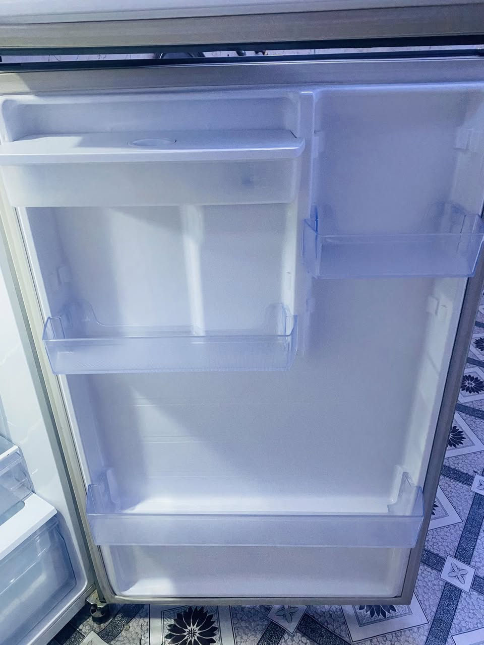 ثلاجة سامسونك تايلندي اصلي حجم 22 مستعملة لأكن نظيفة مثل ماموضحة للبيع للاستفسار متواجد وأتساب ***********
