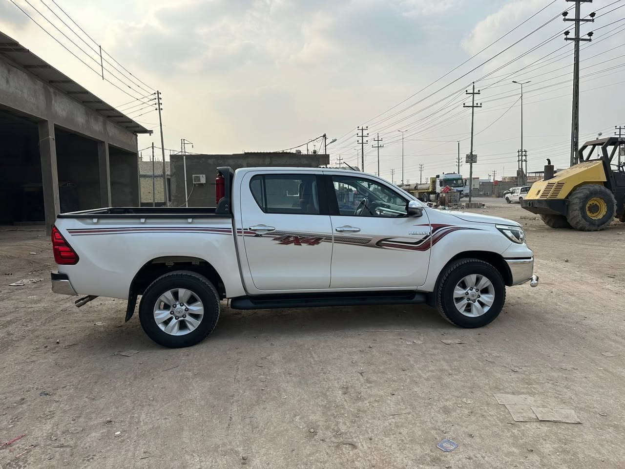 سلام ووعليكم هايلوكس موديل ٢٠٢٠بريميه فول مواصفات بصمه تشغيل بصمه أبواب لون صدفي تخم تاير يوكهاما كفاله عامه مكينه وكير وكشر كفاله حته من البارد سياره جديده ستخدام شخصي  كير اوتو رقم أربيل سنويه رقم وهزه جديده بسمي (كازززز)شرط التحويل السعر 280$وبيه مجال العنوان البصره الاستفسار ***********
