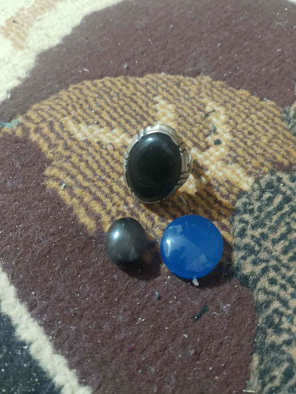 سلام عليكم متاح عندي ذنين محبس وثنين حجر للبيع او مراوس بمحبس اي شي مكان شاميه ***********هذا رقمي
