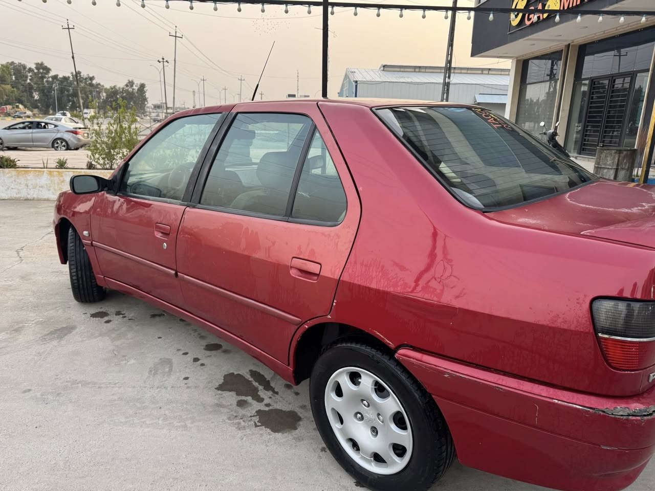 بيجو 306 
صبغ عام اثر شضايا 
السعر 32 ورقة بيها مجال للطيبين
موقع السيارة موصل 
***********
***********
